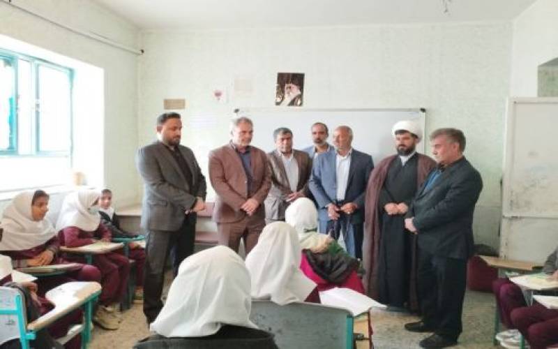 بازدید مدیر کل آموزش و پرورش استان کرمان از مدارس روستای کریم آباد جیرفت