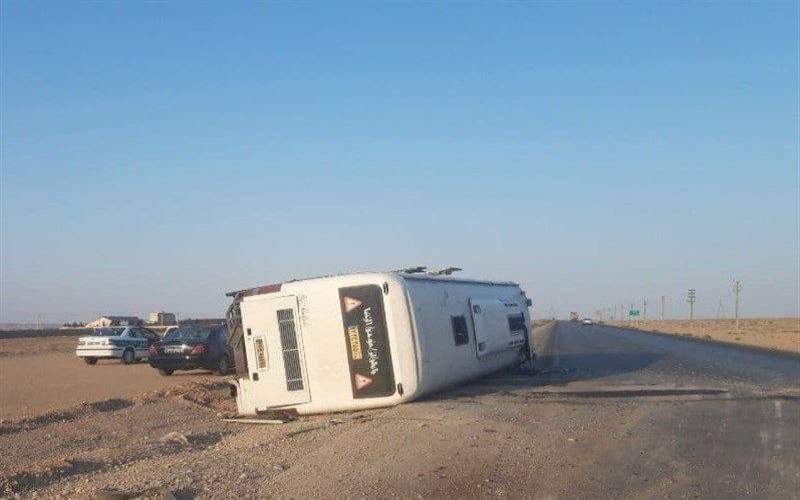 واژگونی اتوبوس در محور کرمان به ایرانشهر با ۶ فوتی و ۱۸ مصدوم