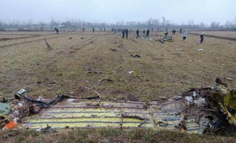 سقوط هواپیمای آموزشی فراجا در رشت/ سه سرنشین کشته شدند/تکمیلی/ هواپیما متلاشی و قطعات پراکنده شده اند