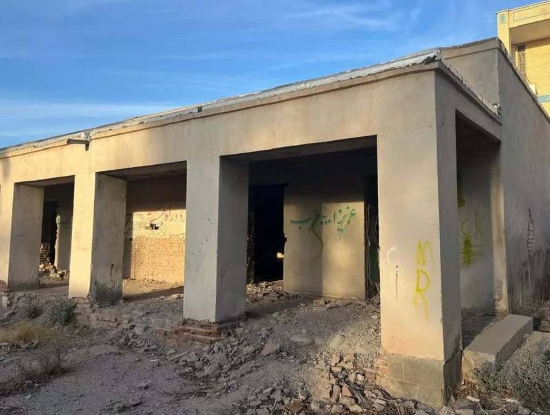 بلاتکلیفی قدیمی‌ترین دبیرستان در حال تخریب جیرفت