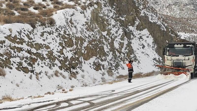 63خودروی گرفتار در برف جنوب کرمان نجات یافتند