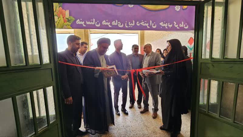 نمایشگاه آثار هنری هنرستان دخترانه هنرهای زیبا جنوب کرمان افتتاح شد