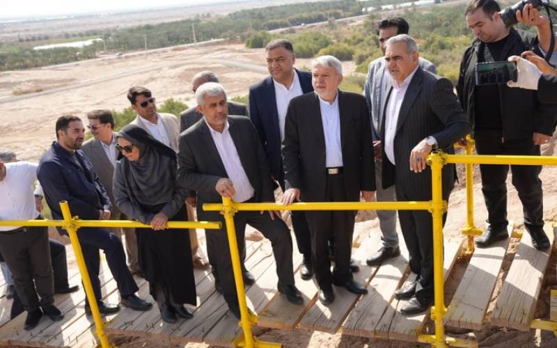 بازدید وزیر میراث‌فرهنگی از تپه باستانی کنارصندل جیرفت