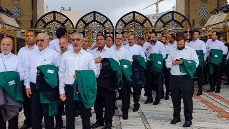 عیادت خادمان امام رضا (ع) از مصدومان سانحه واژگونی اتوبوس در کرمان