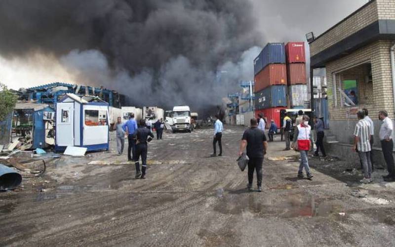 آخرین وضعیت بندر شهید رجایی؛ لکه گیری تا پایان شب به اتمام می رسد