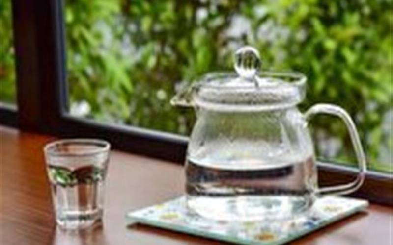 فواید نوشیدن آب گرم برای بدن