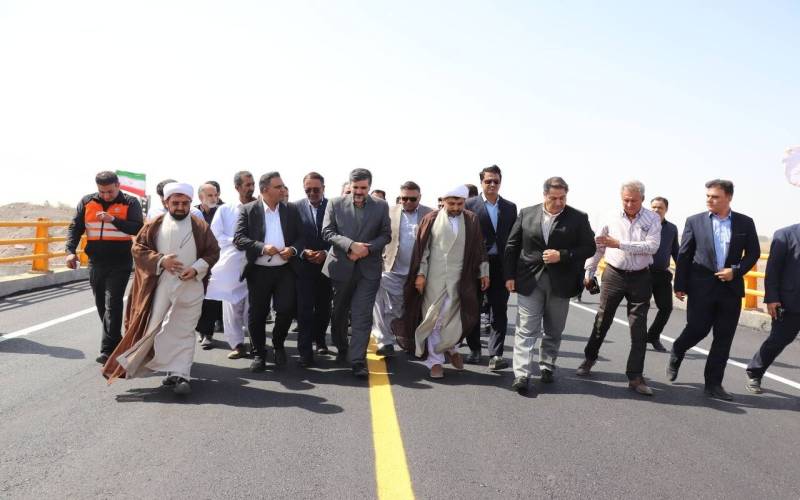 افتتاح پل ١٢٠ متری در جنوب کرمان و نویدبخش تکمیل طرح‌های عمرانی