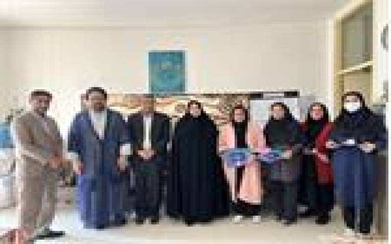 تجلیل از بانوان شاغل در هنرستان هنرهای زیبای دختران جنوب کرمان/گامی تازه در هم‌افزایی آموزش هنر و دانشگاه
